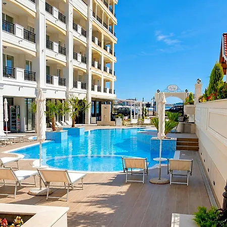 Apartamento Elegant Beachfront At *