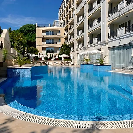 Elegant Beachfront At Апартаменти *