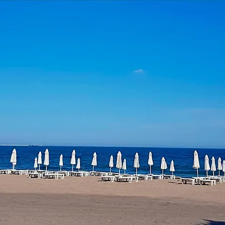 Apartamento Elegant Beachfront At *
