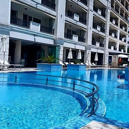Апартаменти Elegant Beachfront At *
