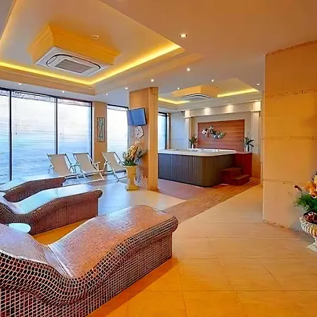 Elegant Beachfront At Apartamento *